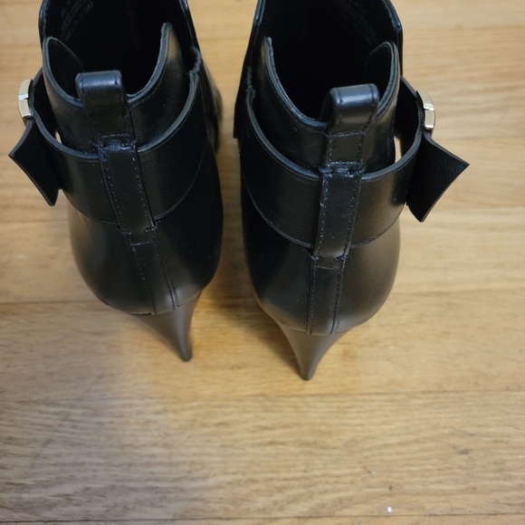 Tory Burch leather booties - Picture 4 of 5